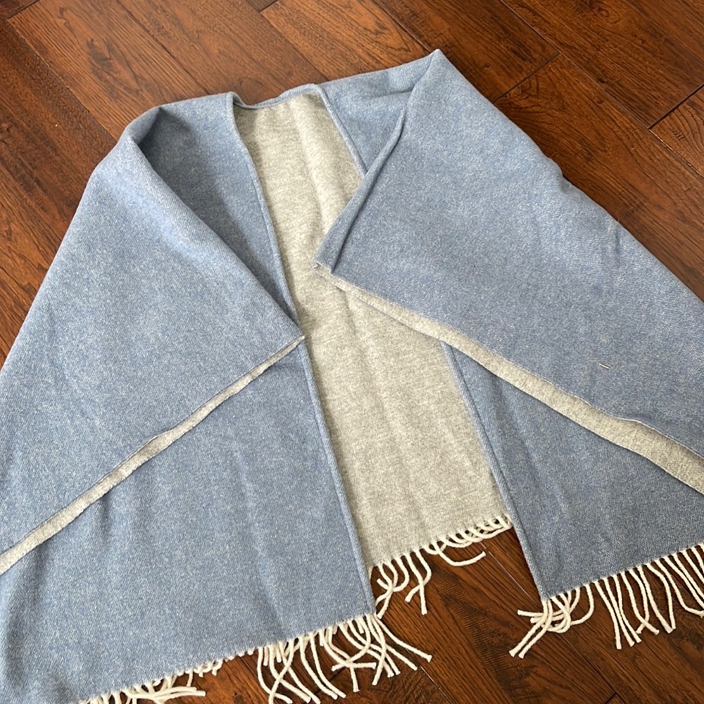 Reversible blanket shawl